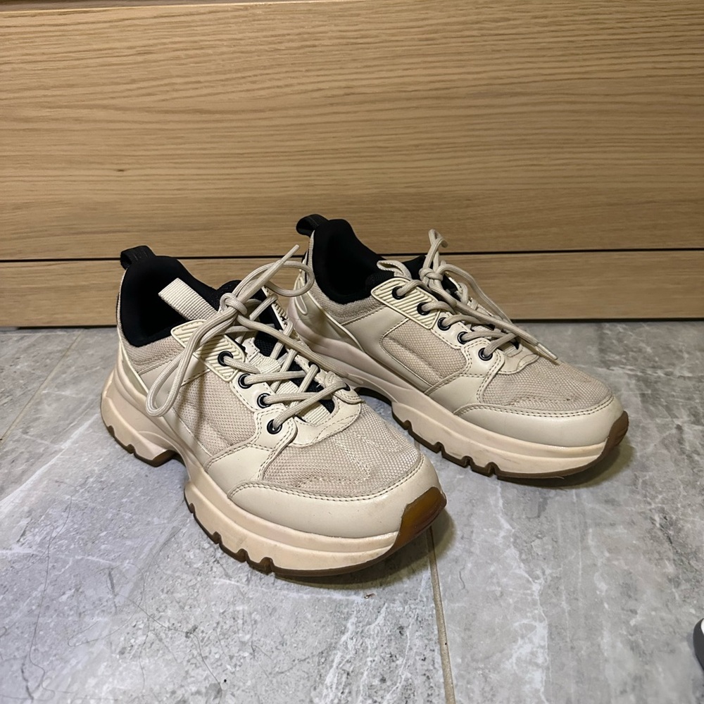 [ZARA] Beige Cream Chunky Sneakers
